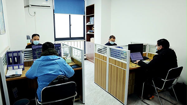 艾德杰电源-研发室